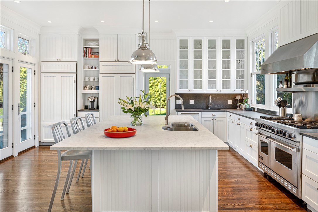 150 Boston Neck Road Narragansett, RI 02882 - Photo 4 of 50 Gallery Image 4
