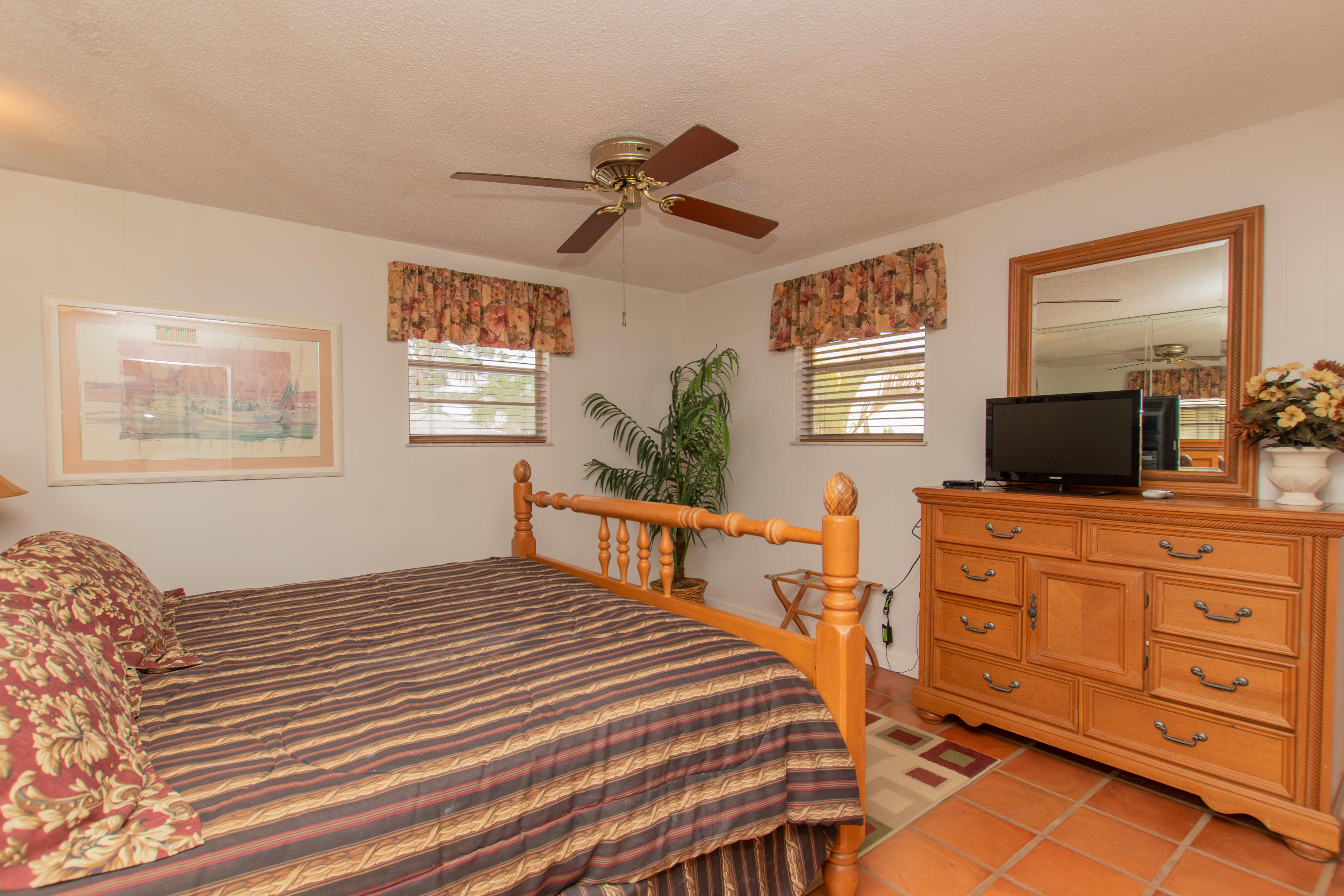238 Atlantic Boulevard Key Largo, FL 33037 - Photo 31 of 55 Guest Bedroom