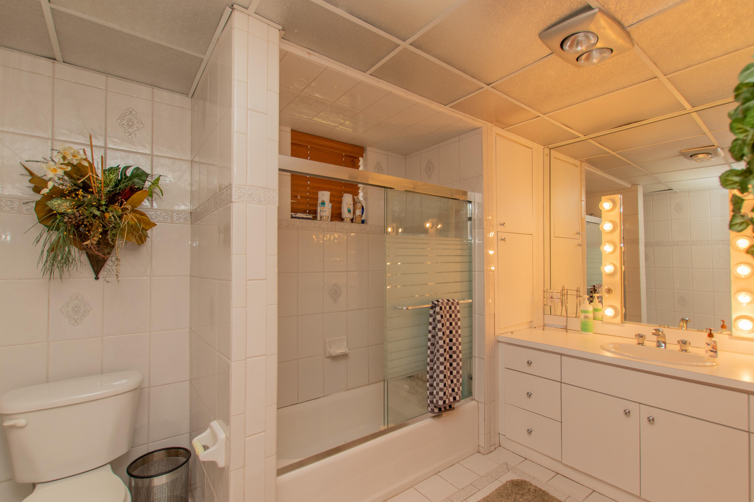 238 Atlantic Boulevard Key Largo, FL 33037 - Photo 34 of 55 Guest Bath (2)