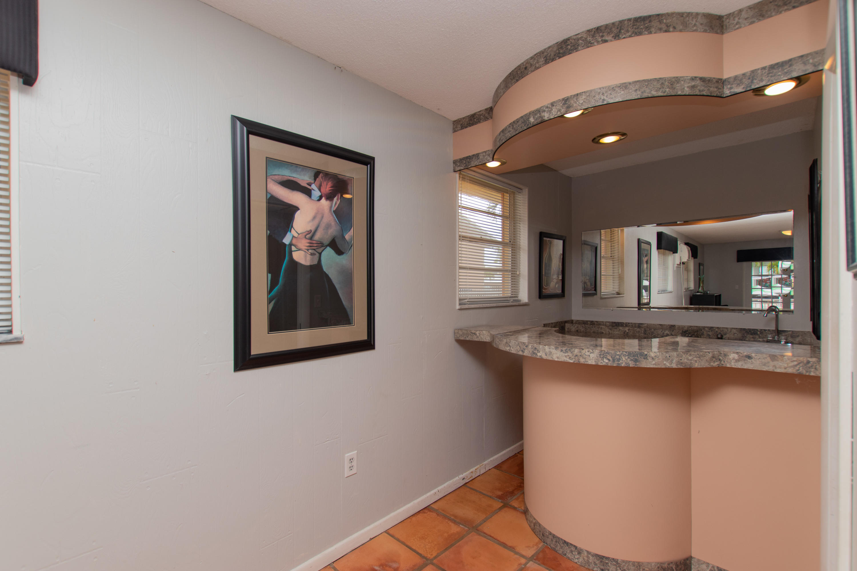 238 Atlantic Boulevard Key Largo, FL 33037 - Photo 43 of 55 Suite 1 wet bar