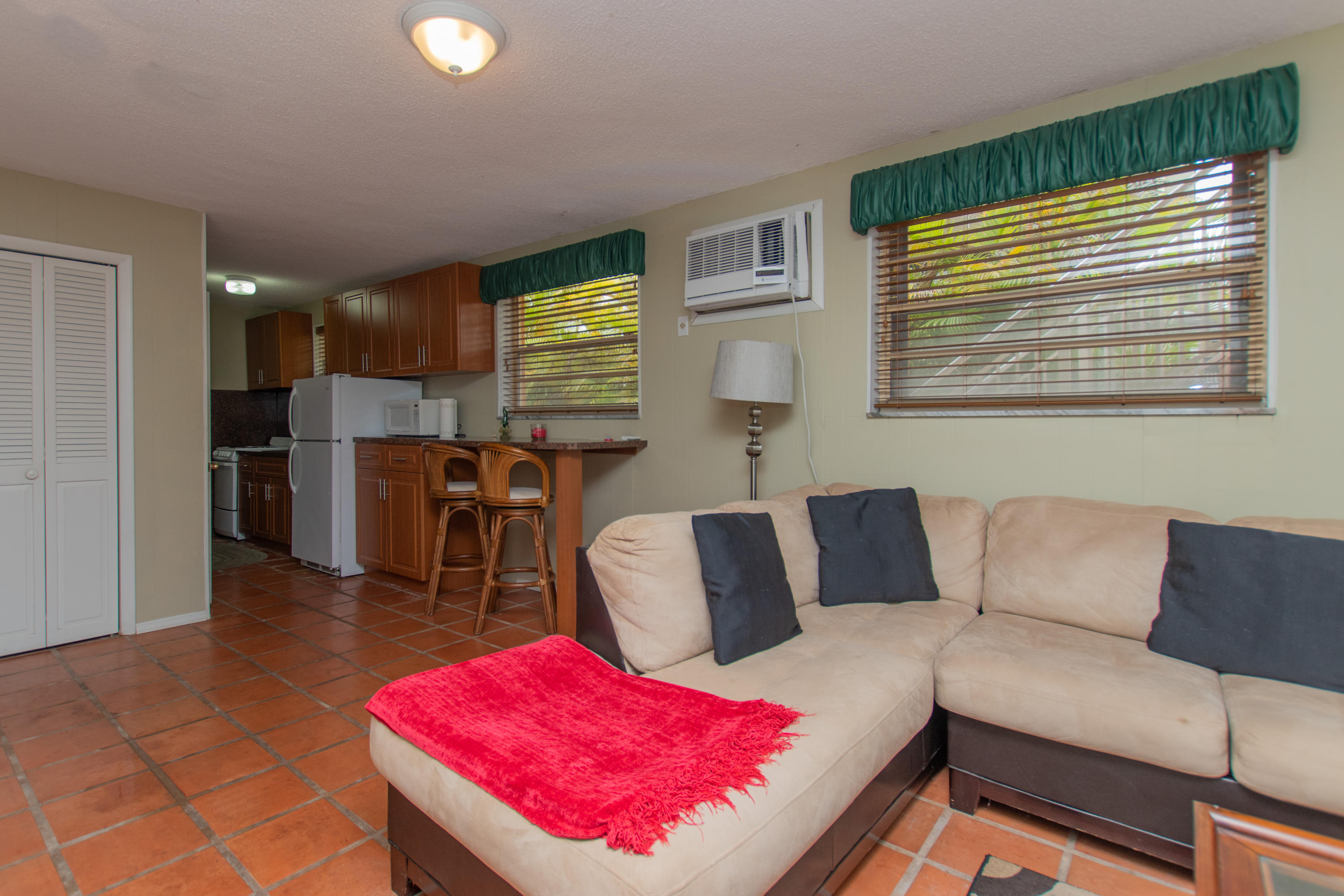 238 Atlantic Boulevard Key Largo, FL 33037 - Photo 46 of 55 Suite 2 living rm.