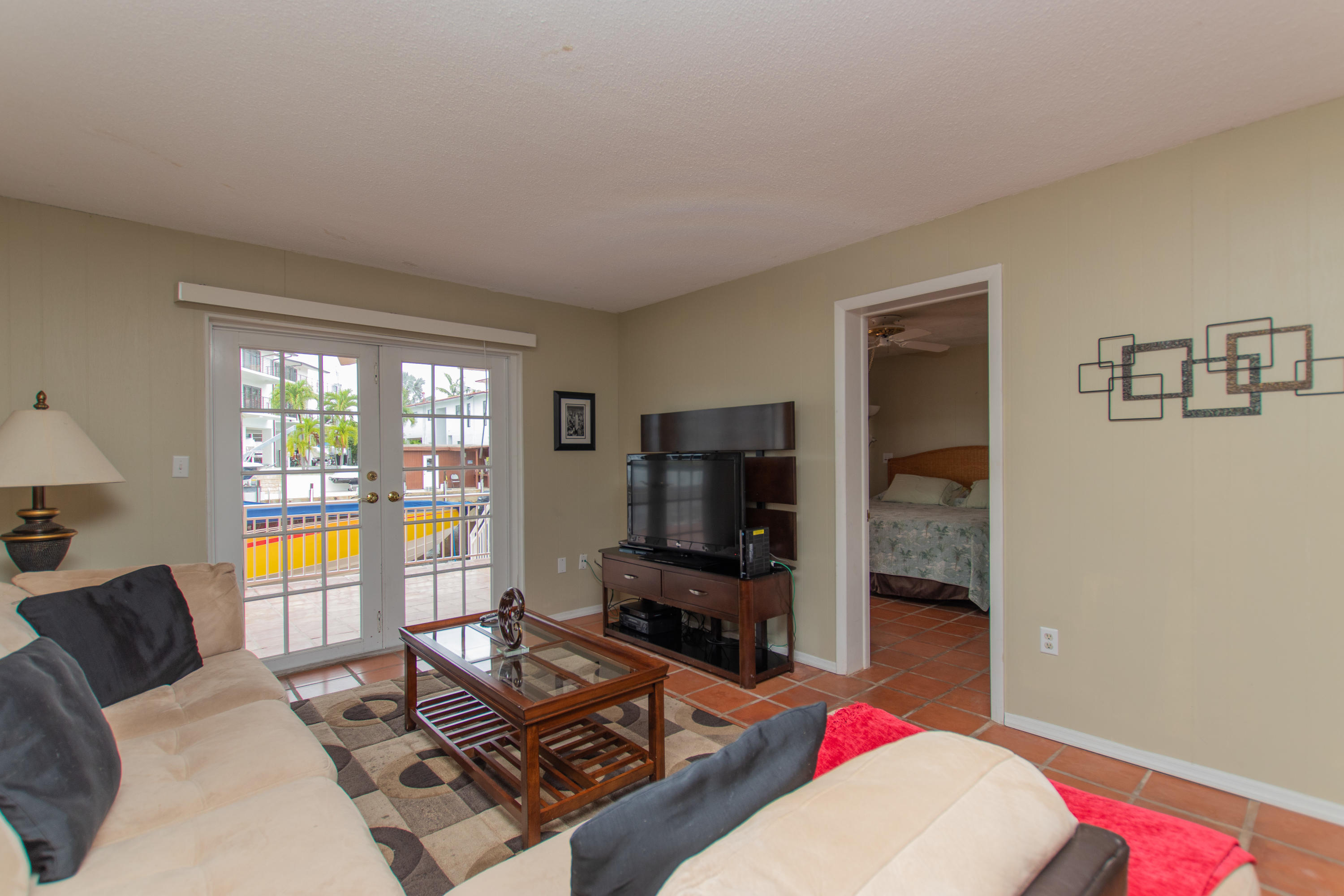 238 Atlantic Boulevard Key Largo, FL 33037 - Photo 50 of 55 suite 2 living room