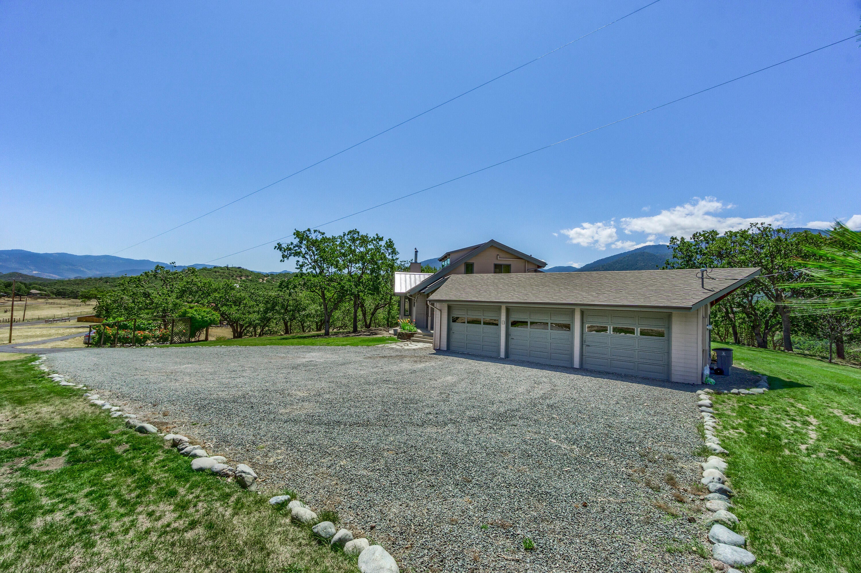 11099 Corp Ranch Road Ashland, OR 97520 - Photo 39 of 44 36