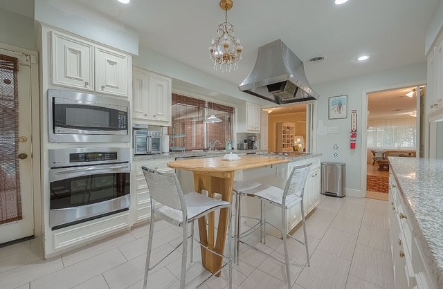 5203 Chesapeake Way Houston, TX 77056 - Photo 8 of 28 XL island kitchen