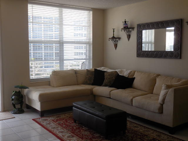 2851 South Ocean Boulevard, Unit 5T Boca Raton, FL 33432 - Photo 6 of 22 LIVING ROOM AREA