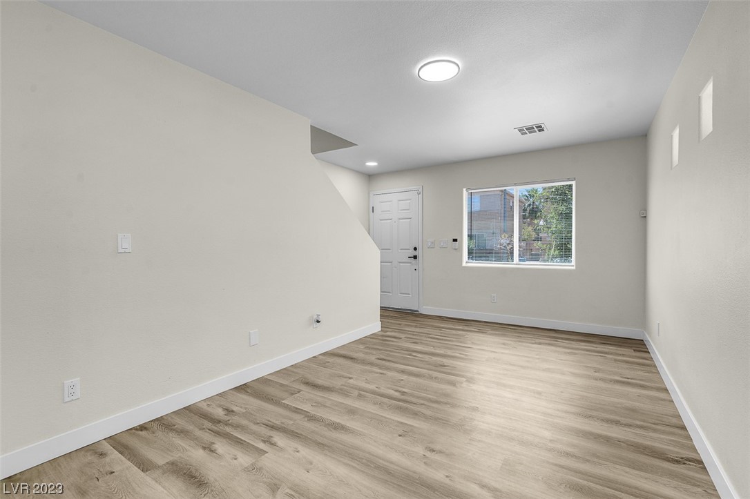 4736 Pinon Pointe Road Las Vegas, NV 89115 - Photo 7 of 33 Gallery Image 7