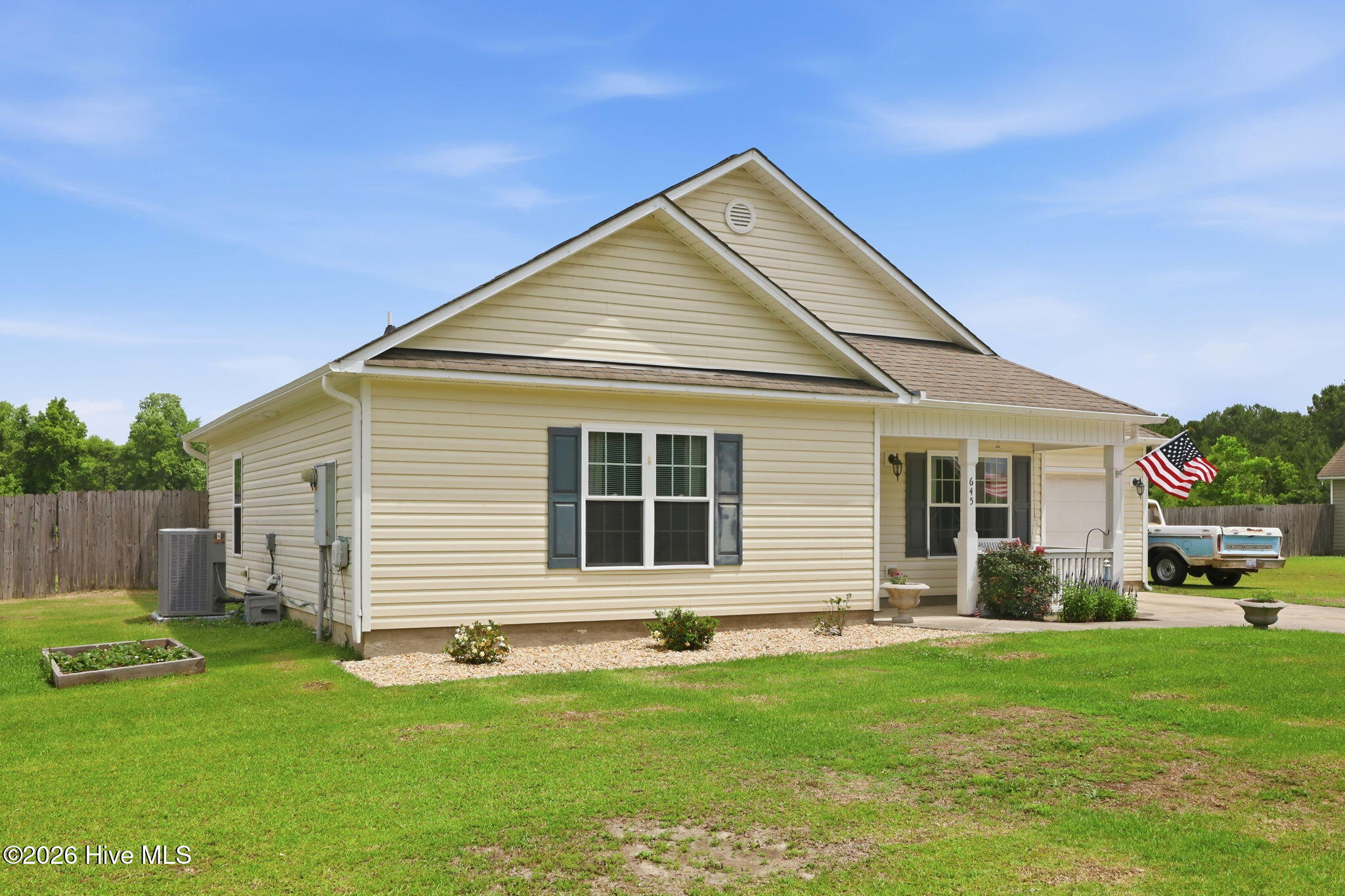 645 Hubert Boulevard Hubert, NC 28539 - Photo 2 of 50 50-web-or-mls-IMG_1346
