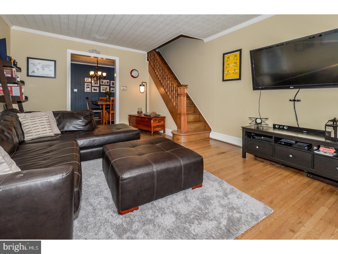 320 Rector Street Philadelphia, PA 19128 - Photo 3 of 24 Living Room