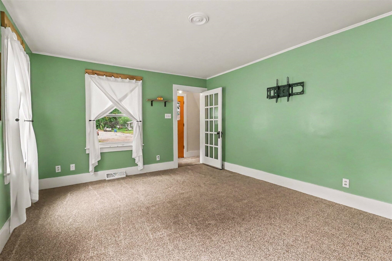 286 3rd Street Manistee, MI 49660 - Photo 10 of 27