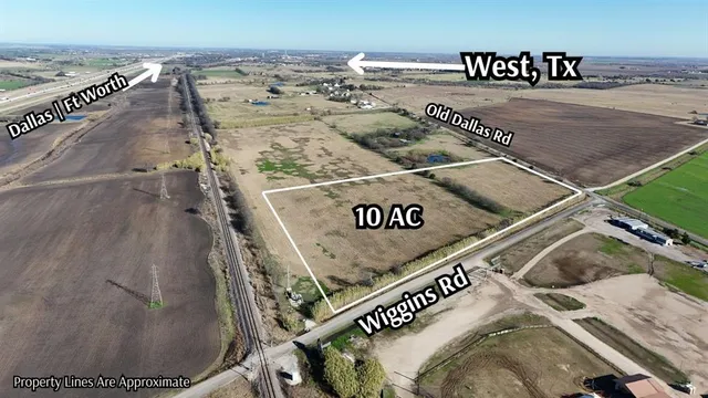 a view of outdoor space with kitchen