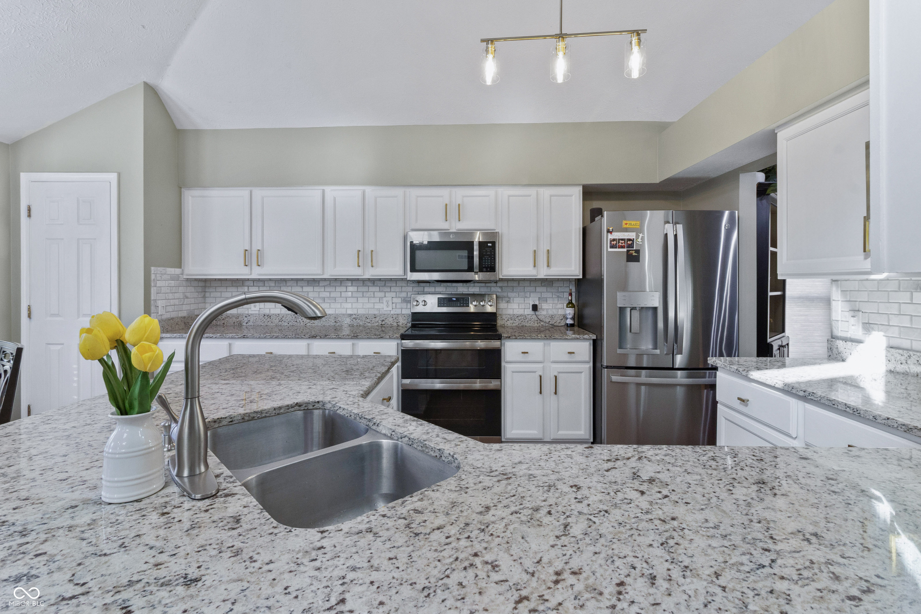 9943 Deering Street Fishers, IN 46037 - Photo 12 of 46