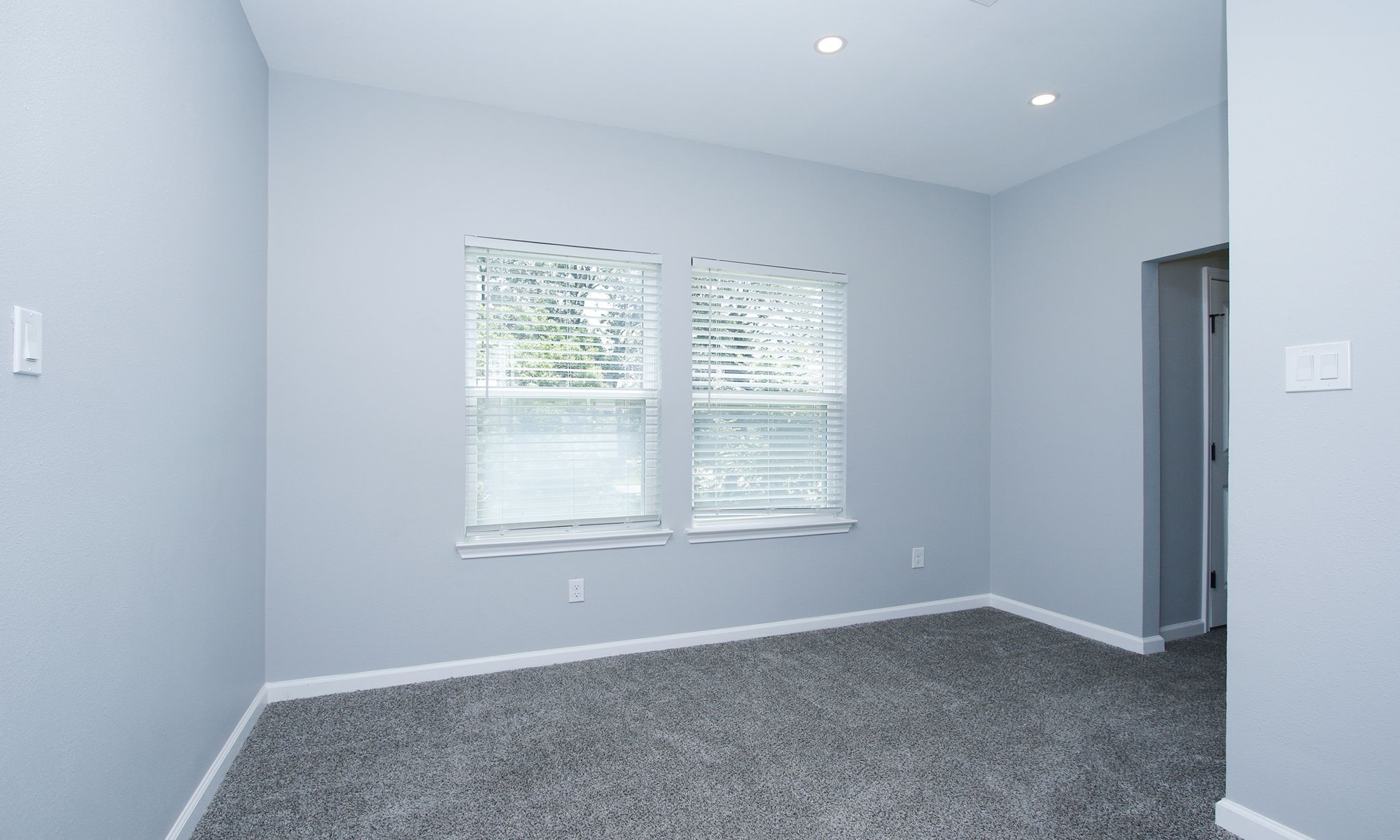 4337 Faulkner Street Houston, TX 77021 - Photo 21 of 39 an empty room with a window