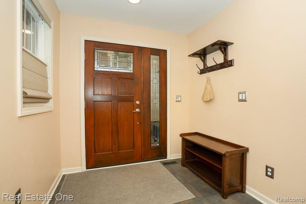 146 Terry Avenue Rochester, MI 48307 - Photo 4 of 56