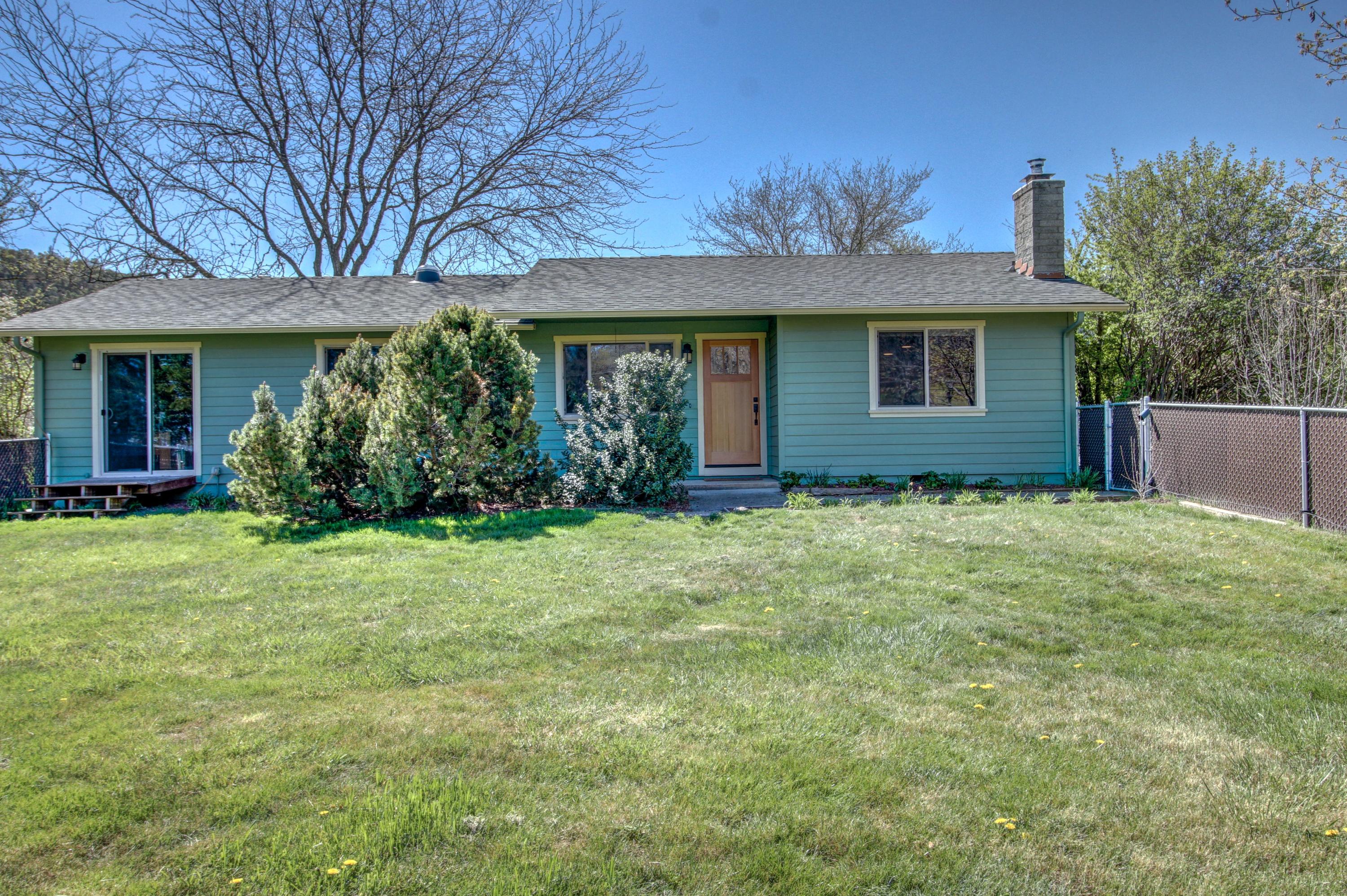 3055 Burrell Road Medford, OR 97501 - Photo 3 of 45 01 Froont House