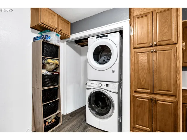 a view of a storage & utility room with washer and dryer