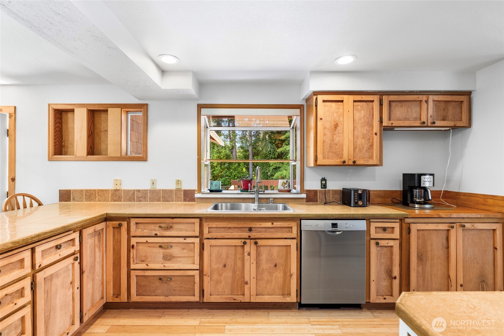 801 North Waugh Road Mount Vernon, WA 98273 - Photo 15 of 38
