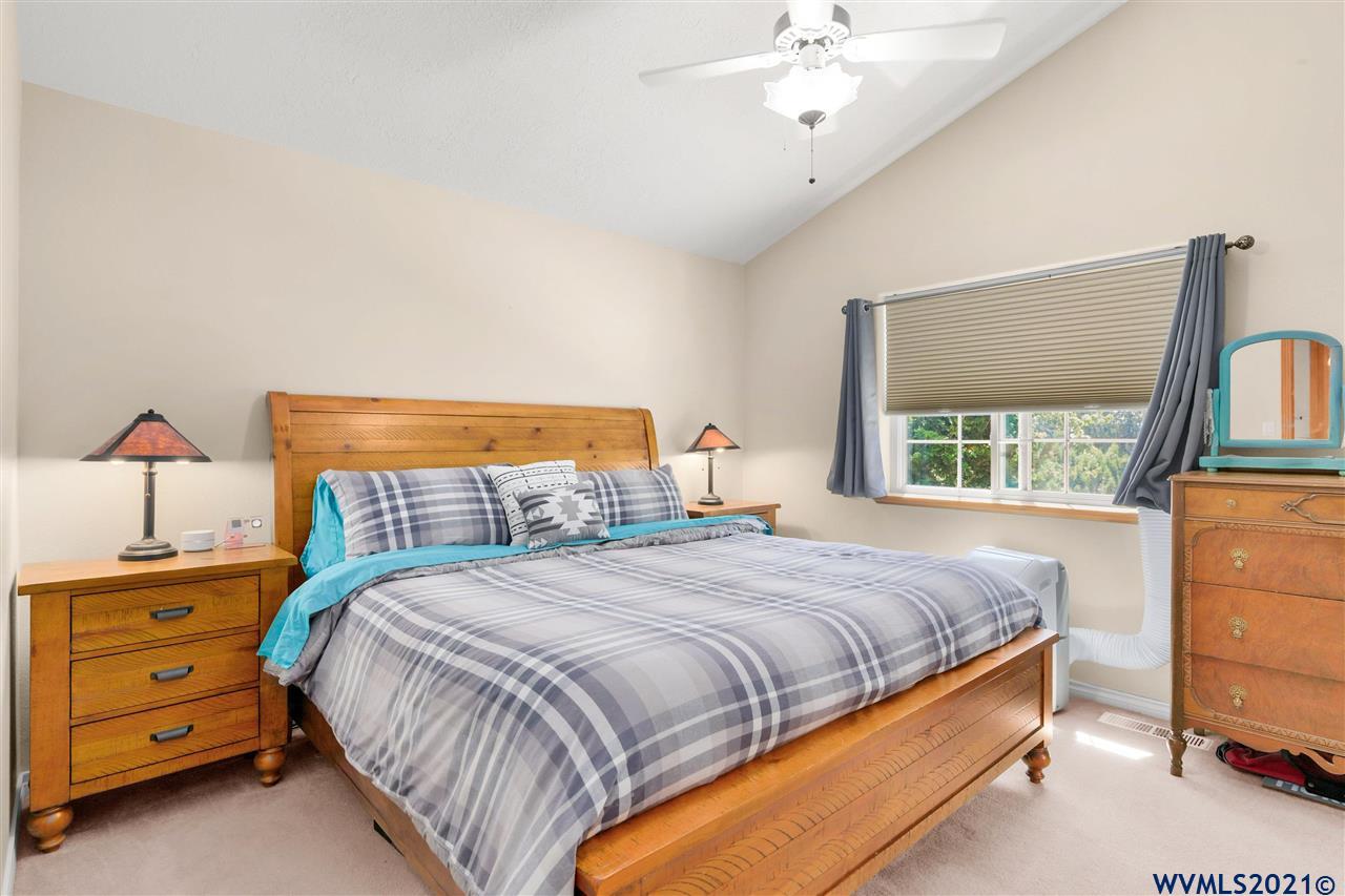 412 Southwest Cascade Meadow Drive Sublimity, OR 97385 - Photo 21 of 29 Gallery Image 21