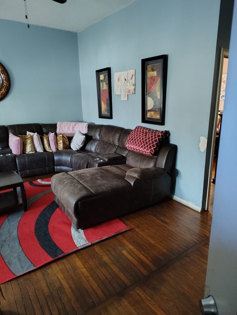 415 West 62nd Street Chicago, IL 60621 - Photo 3 of 5 a living room with furniture