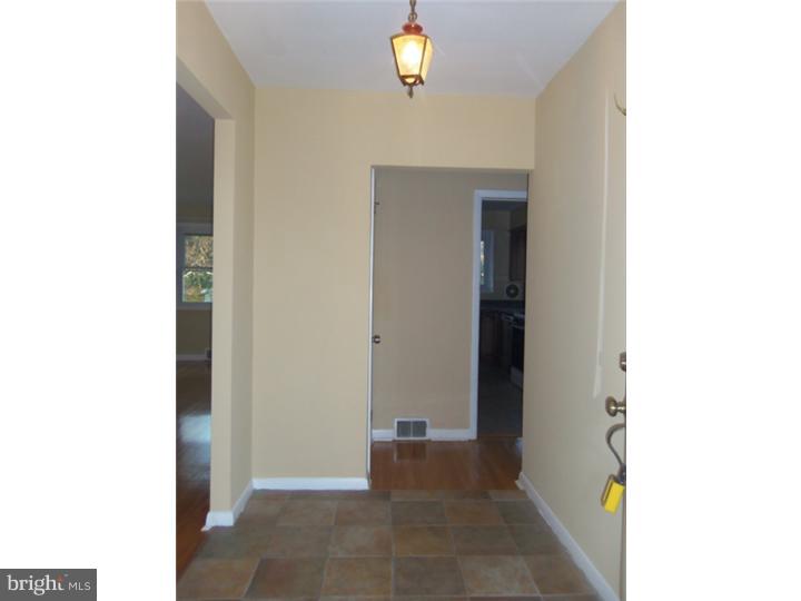 412 Langford Road Broomall, PA 19008 - Photo 4 of 15 Foyer