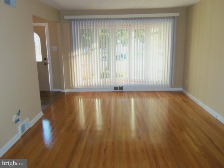412 Langford Road Broomall, PA 19008 - Photo 7 of 15 Living Room