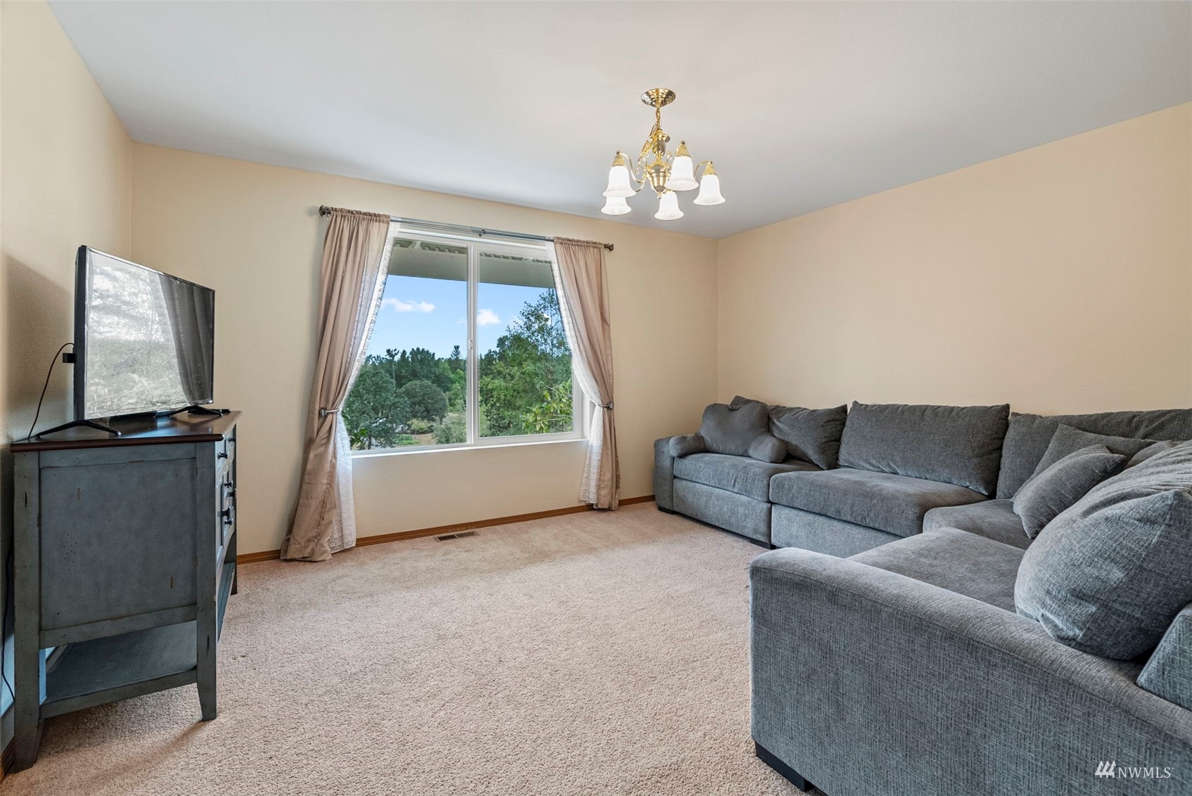 658 Smokey Valley Road Toledo, WA 98591 - Photo 12 of 40 a living room with furniture and a flat screen tv