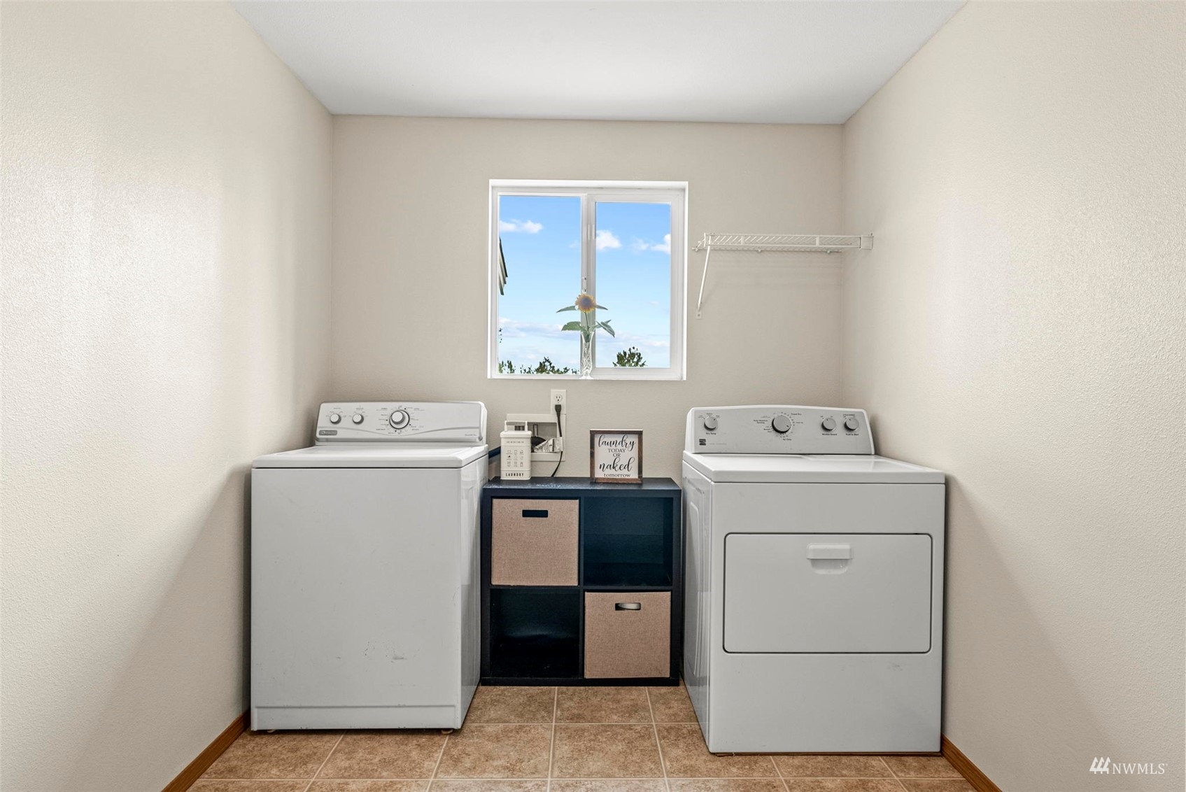 658 Smokey Valley Road Toledo, WA 98591 - Photo 14 of 40 a utility room with dryer and washer