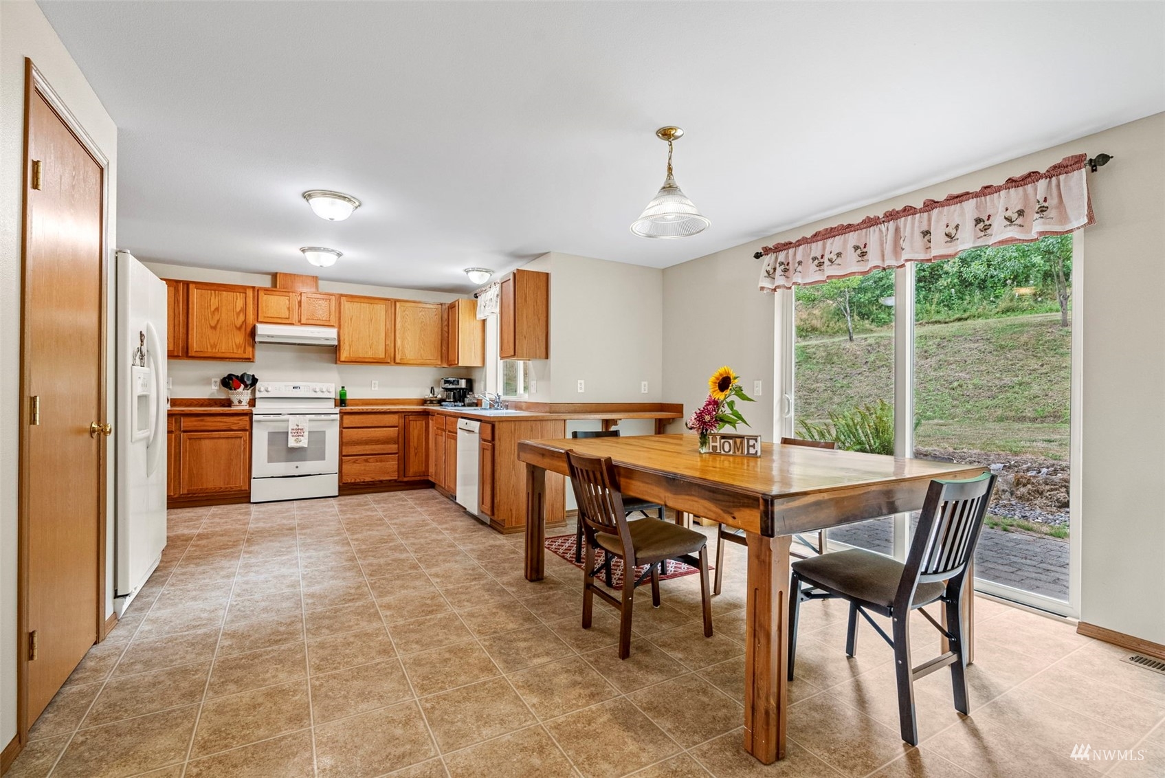 658 Smokey Valley Road Toledo, WA 98591 - Photo 18 of 40 a open kitchen with stainless steel appliances granite countertop a table chairs and a refrigerator