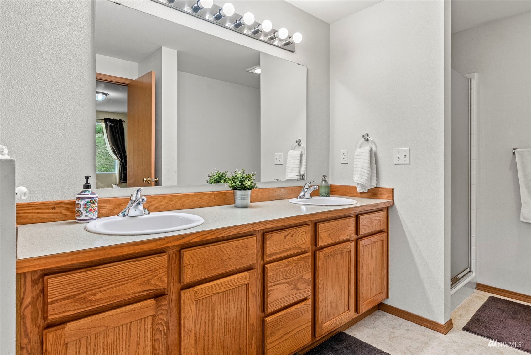 658 Smokey Valley Road Toledo, WA 98591 - Photo 22 of 40 a bathroom with a double vanity sink and a mirror