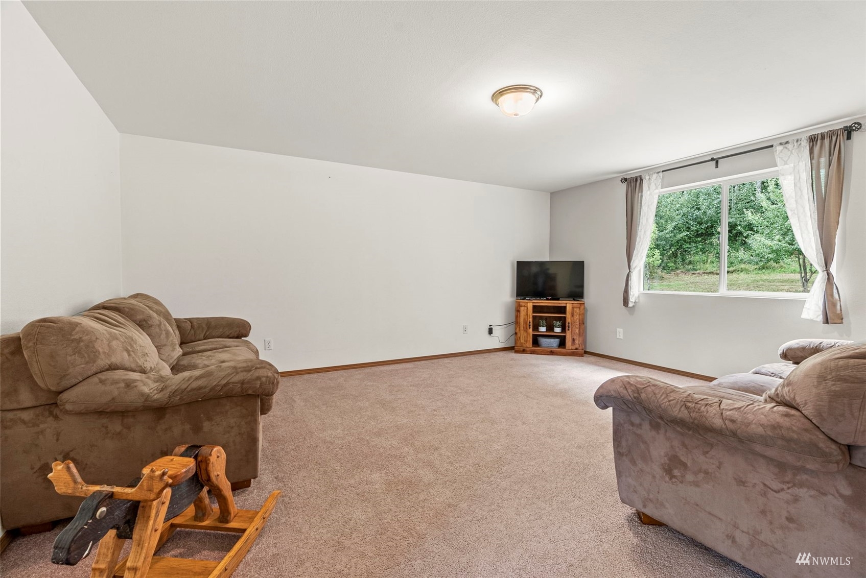 658 Smokey Valley Road Toledo, WA 98591 - Photo 25 of 40 a living room with furniture and a window