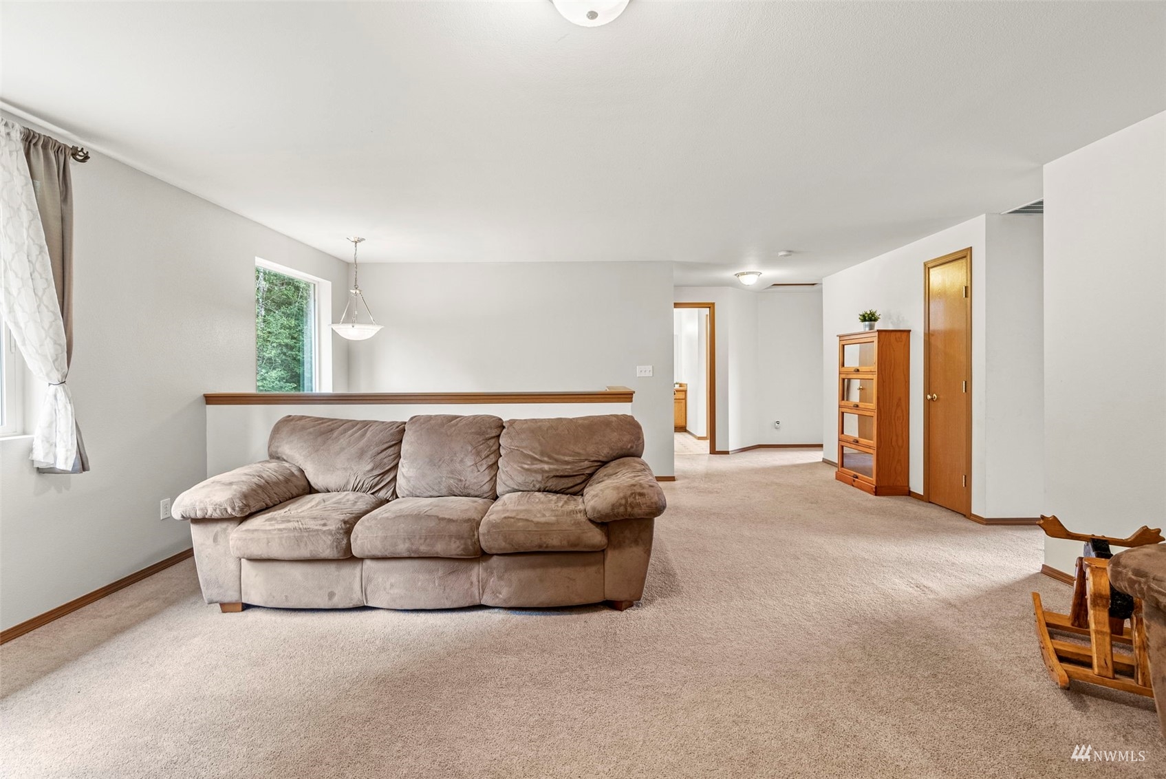 658 Smokey Valley Road Toledo, WA 98591 - Photo 26 of 40 a living room with furniture and a couch