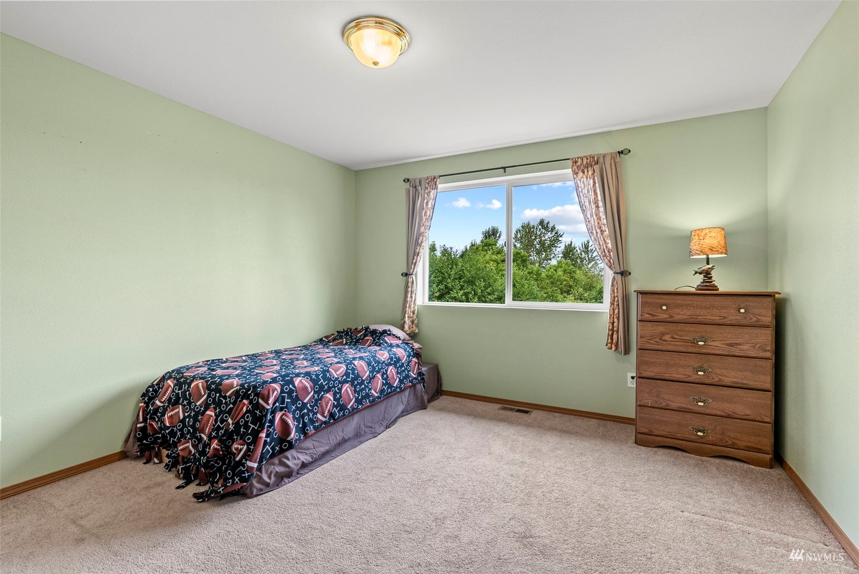 658 Smokey Valley Road Toledo, WA 98591 - Photo 28 of 40 a bedroom with a bed and a window