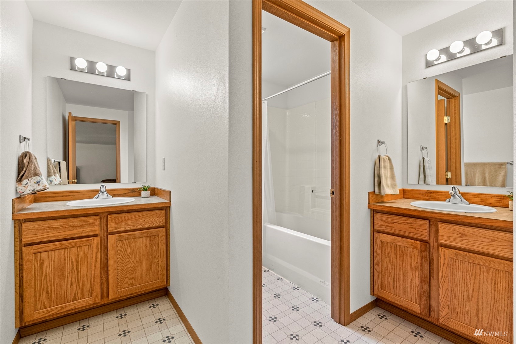 658 Smokey Valley Road Toledo, WA 98591 - Photo 30 of 40 a bathroom with a sink and a mirror