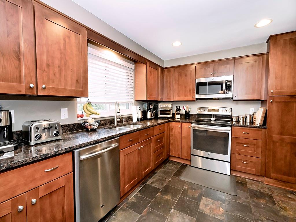 701 Robinhood Road Pittsburgh, PA 15215 - Photo 12 of 22 Gallery Image 12