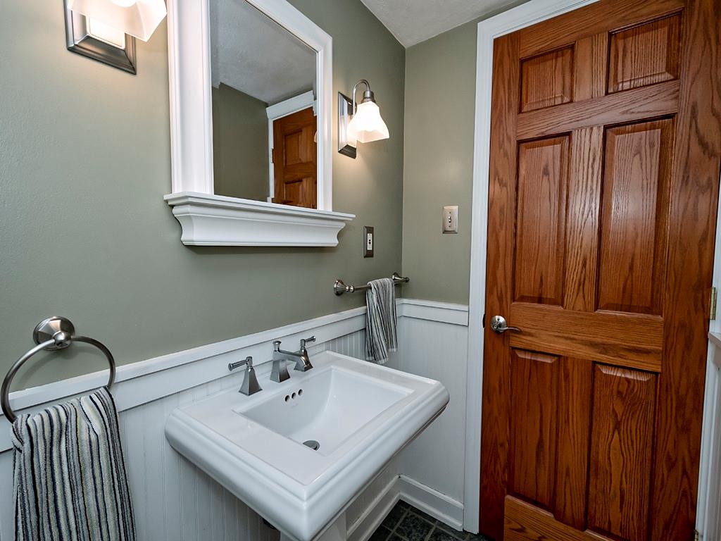 701 Robinhood Road Pittsburgh, PA 15215 - Photo 4 of 22 Gallery Image 4