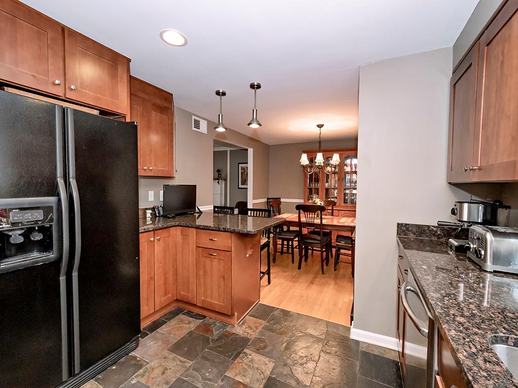 701 Robinhood Road Pittsburgh, PA 15215 - Photo 8 of 22 Gallery Image 8