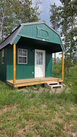 5782 Pineview Loop, Unit 921 Kamas, UT 84036 - Photo 23 of 29 Green-sided structure featuring a gambrel roof and a covered front porch