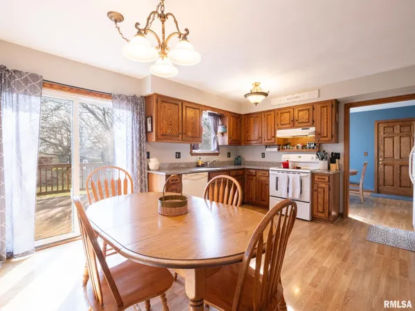 $249,900 | 1930 St Clair Drive, Pekin, IL 61554