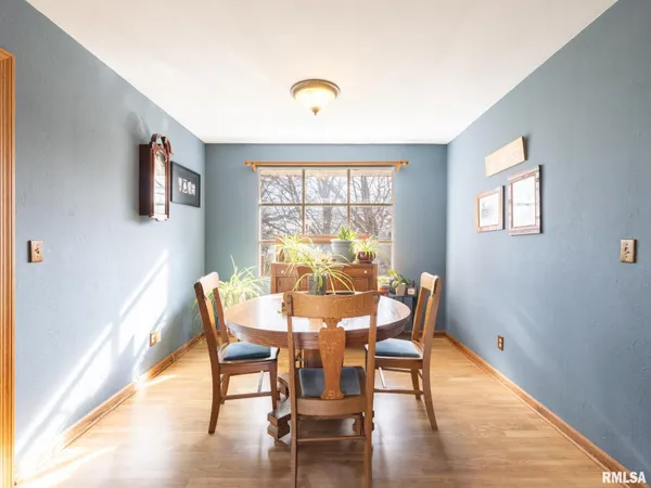 $249,900 | 1930 St Clair Drive, Pekin, IL 61554