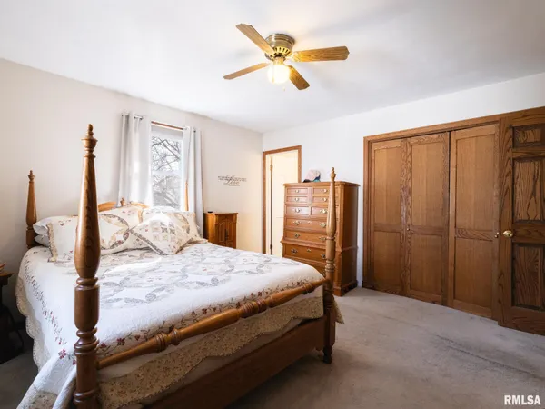 $249,900 | 1930 St Clair Drive, Pekin, IL 61554