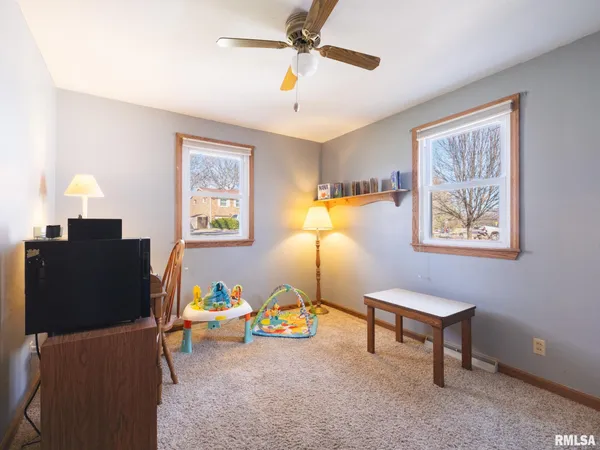 $249,900 | 1930 St Clair Drive, Pekin, IL 61554