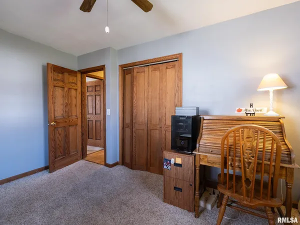 $249,900 | 1930 St Clair Drive, Pekin, IL 61554