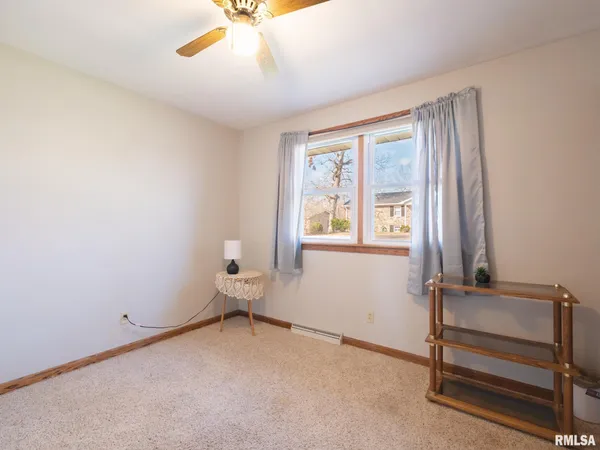 $249,900 | 1930 St Clair Drive, Pekin, IL 61554