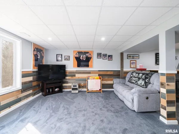 $249,900 | 1930 St Clair Drive, Pekin, IL 61554