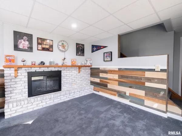 $249,900 | 1930 St Clair Drive, Pekin, IL 61554