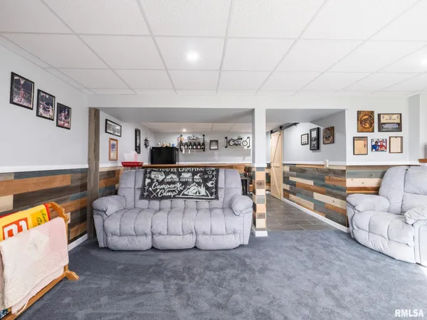 $249,900 | 1930 St Clair Drive, Pekin, IL 61554