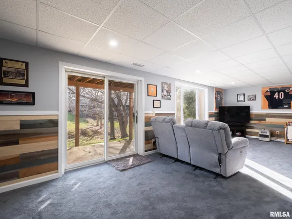 $249,900 | 1930 St Clair Drive, Pekin, IL 61554