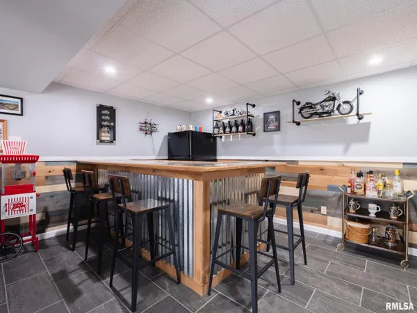 $249,900 | 1930 St Clair Drive, Pekin, IL 61554