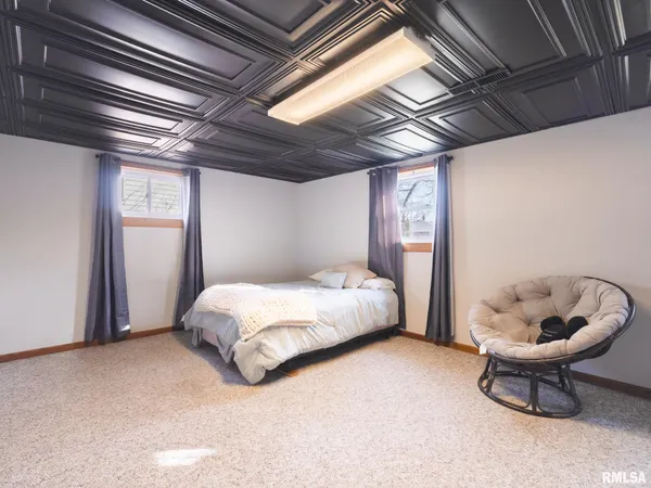 $249,900 | 1930 St Clair Drive, Pekin, IL 61554