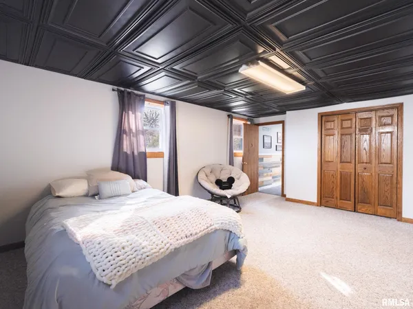 $249,900 | 1930 St Clair Drive, Pekin, IL 61554