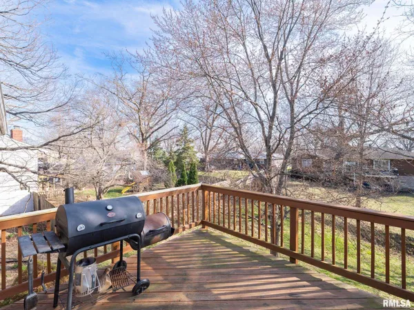 $249,900 | 1930 St Clair Drive, Pekin, IL 61554